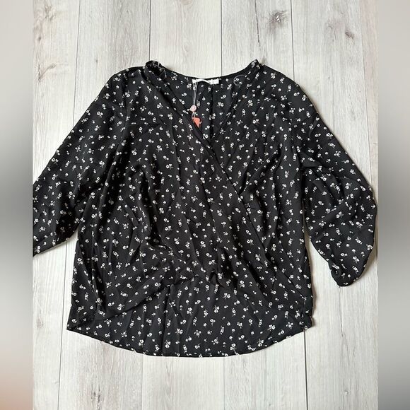 LUSH SURPLICE FLORAL WOVEN BLOUSE IN BLACK FLORAL SIZE XLARGE NWT‎ - Picture 2 of 3
